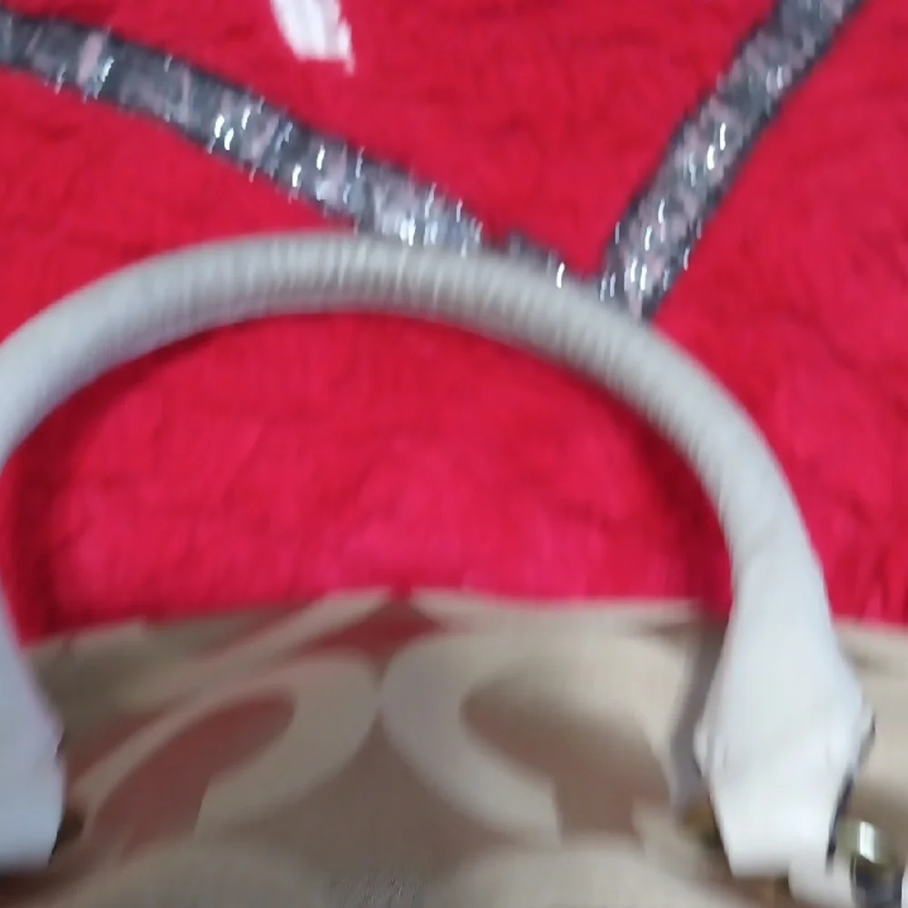 Coach 18650. Beige Signature Satchel